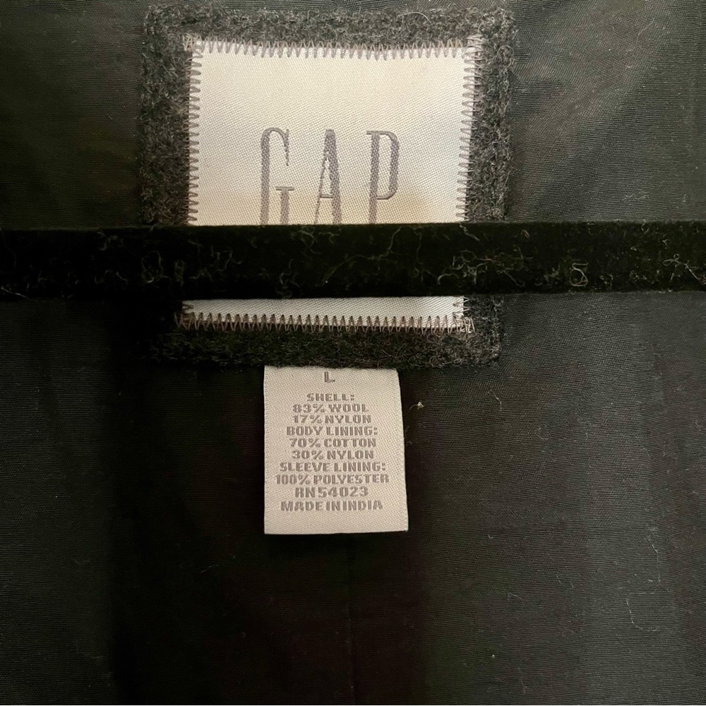 NWOT Men’s Gap Winter Gray Coat Size L - Picture 3 of 3